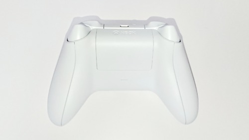 Xboxワイヤレスコントローラーの背面の写真